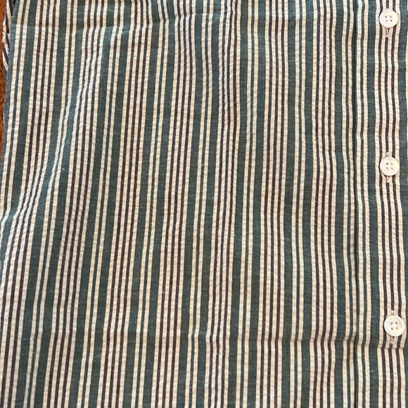 New LL Bean Seersucker Button Down, Size Small - Picture 2 of 4